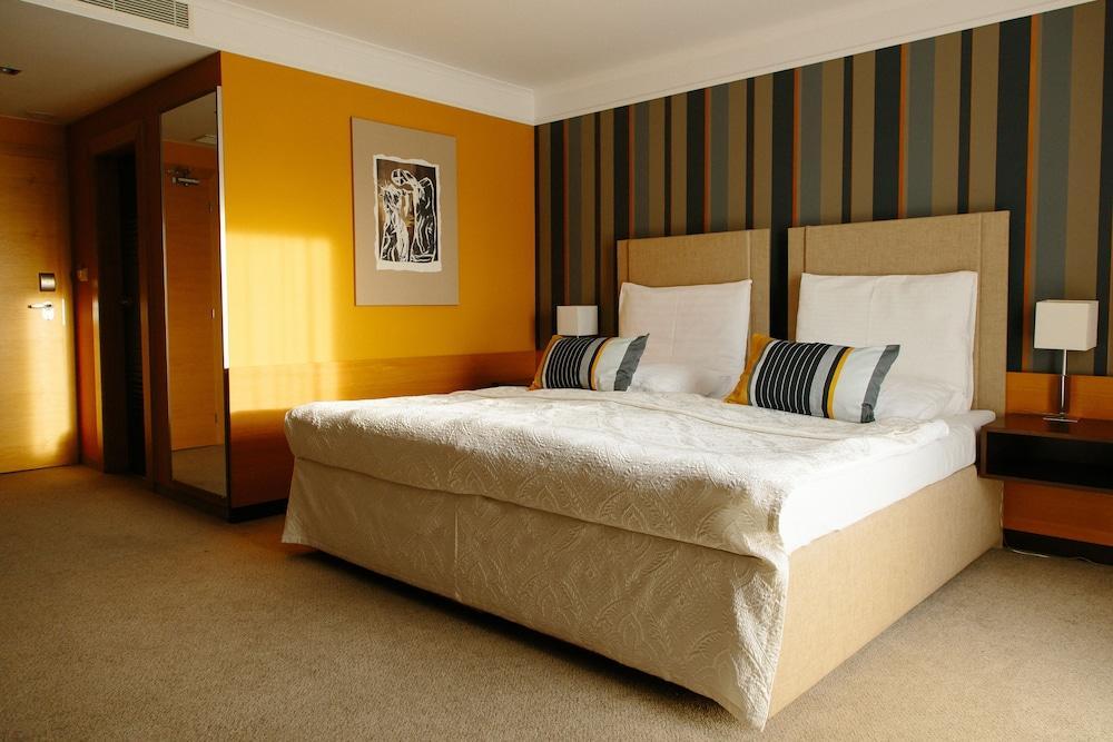Impiq Hotel Trnava Eksteriør billede