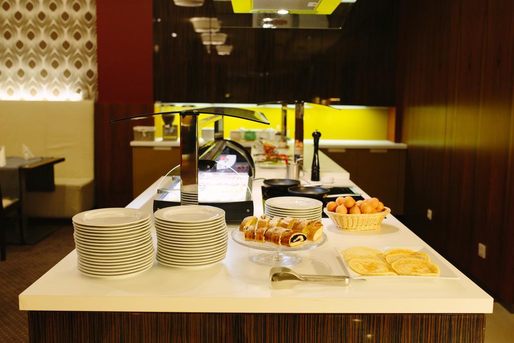 Impiq Hotel Trnava Eksteriør billede